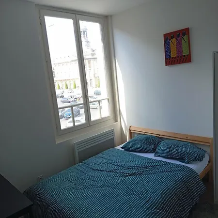 Neuf En Plein Centre Avec Vue Sur La Place Apartamento