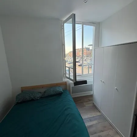 Neuf En Plein Centre Avec Vue Sur La Place Apartamento Cambrai